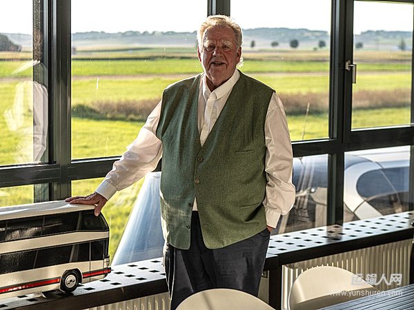 復(fù)刻經(jīng)典 致敬傳奇  NEOPLAN Skyliner Auw?rter特別版巴士發(fā)布