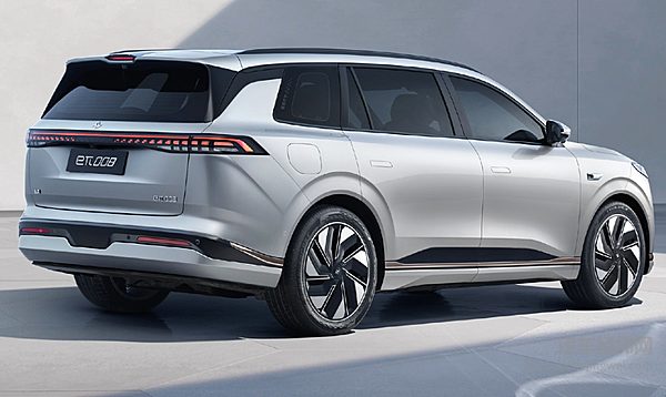 增程、纯电齐上阵 东风eπ008该怎么选？