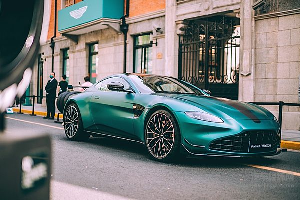 并购领域的大玩家 吉利增持阿斯顿·马丁股份的目的是什么？