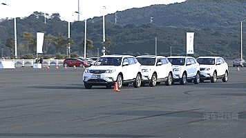 吉利春晓基地高难度试炼 直击极限驾驶的“暴走”瞬间