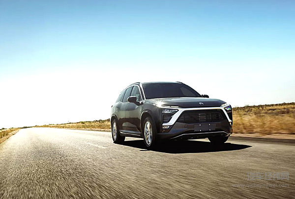 在澳洲内陆与蔚来ES8一起感受盛夏的风