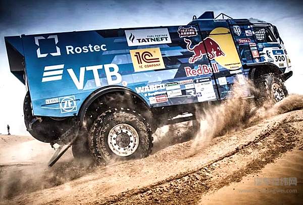 康明斯发动机超燃助力 在沙漠撩动火热夏天