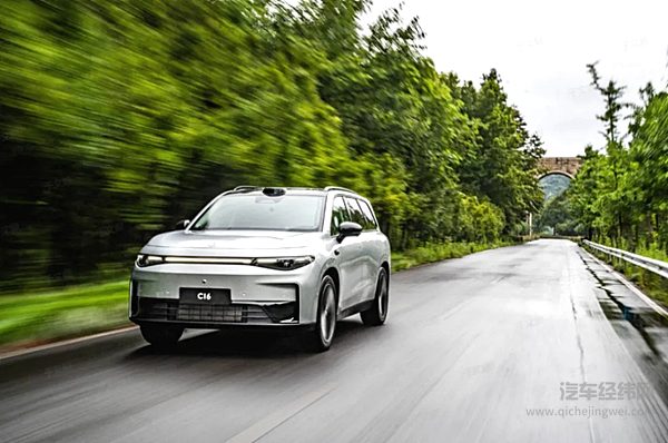 荣获十佳车身、十佳底盘 零跑C16凭何成为“六边形战士”？