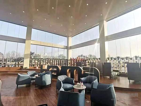 海马新能源汽车郑州体验中心开业 首款插混车型6P惊艳亮相