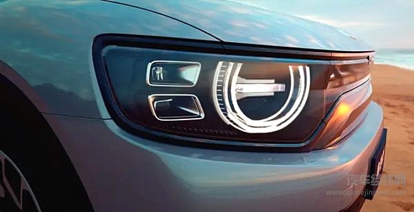 采用双轨环形车灯