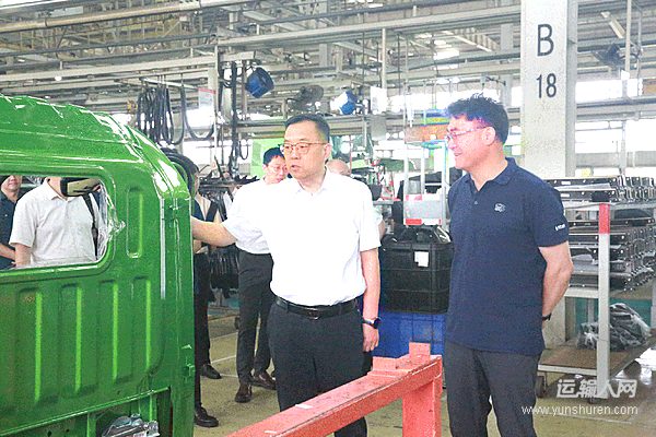 王志堅到中國重汽成都王牌商用車公司調研