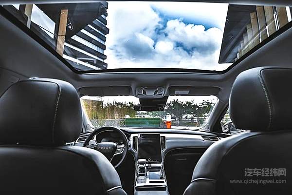 天幕智能座驾荣威i6 MAX 3平米全景天幕揭秘！