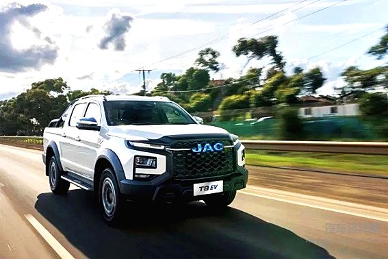 纯电皮卡悍途EV成功交付新加坡集团用户