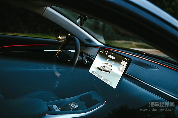 10万元左右可入手 深蓝SL03与小鹏MONA M03 谁更懂年轻人？