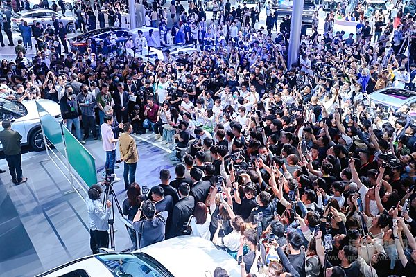 车圈刮起流行风 车企掌门人集体下场效果如何？