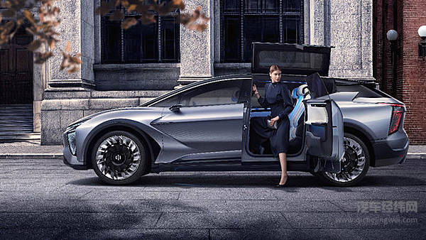 中国5G真的来了！ 华人运通首款量产车亮相