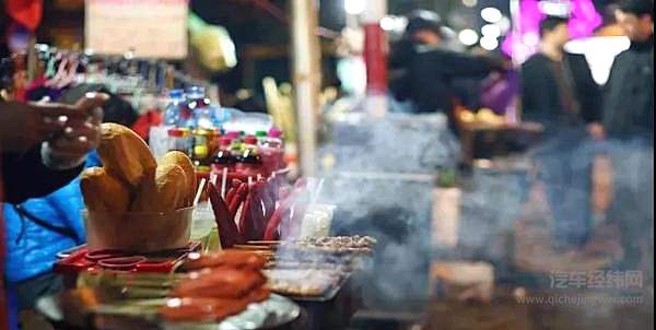 地摊经济走红 看似零门槛但其实也有专业要求！