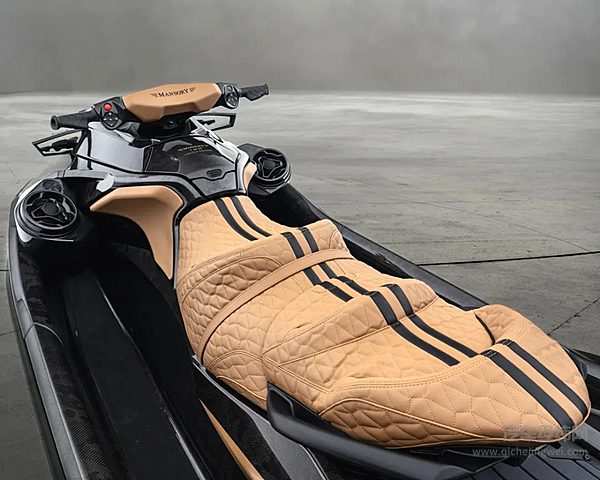 限量25台MANSORYBLACKMARLIN水上摩托艇