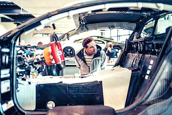 买不起布加迪 并不妨碍了解一下它是如何造出来的