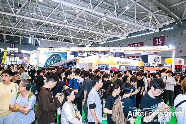九州汽车生态博览会盛大启幕，首日超10万人前来观展！