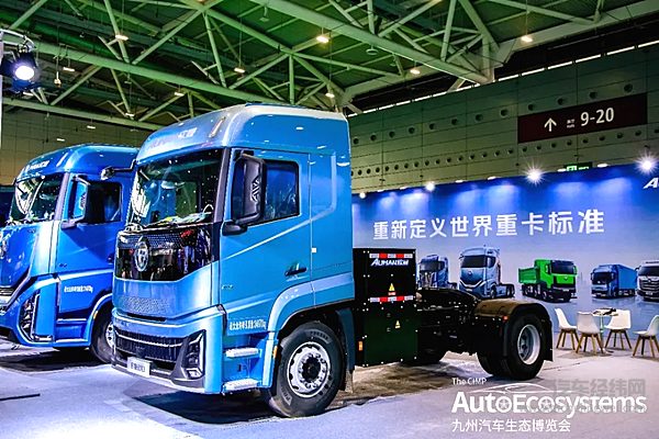 九州汽车生态博览会盛大启幕，首日超10万人前来观展！