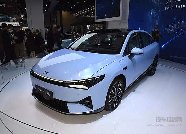 一辆会思考的汽车 or 一台会行走的超级计算机？