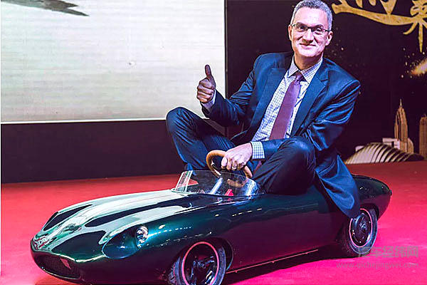 果然是别人家的童年！坐迈凯伦开布加迪……