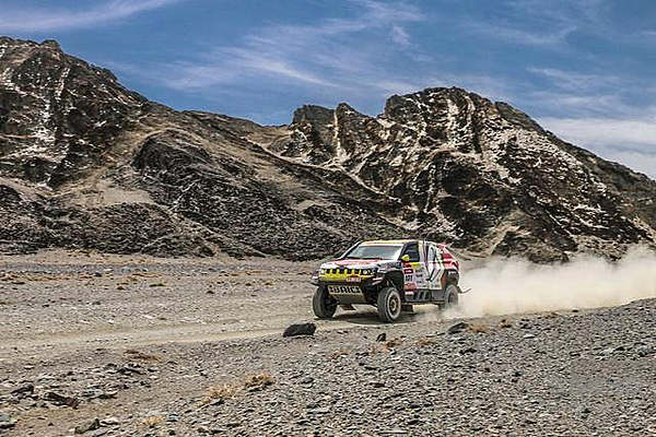 贴上专属标签的北京BJ40 Plus环塔冠军版让“儿子娃娃”们见识一下！