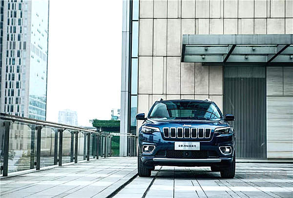 带火了分体式大灯后 全新Jeep自由光却不玩了！