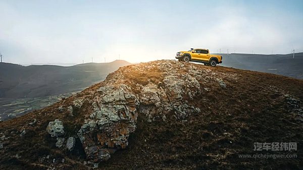 山海炮荣膺2024中国十佳底盘皮卡先锋奖