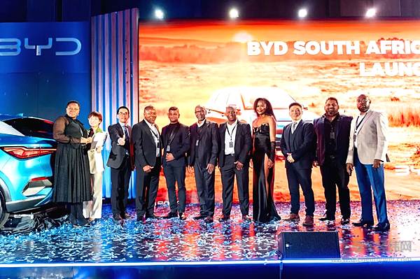 活动嘉宾现场合影留念