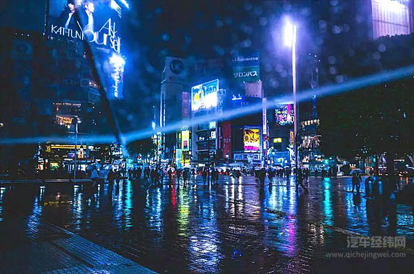 这些自主品牌是一袭华美的袍，里面爬满了虱子