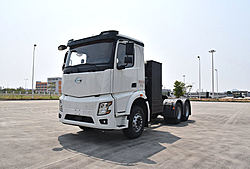 廣汽領(lǐng)程廣汽T9 復(fù)合版 460kw 6X4 純電動重卡牽引車 (YC4251SSMBEV)400kwh