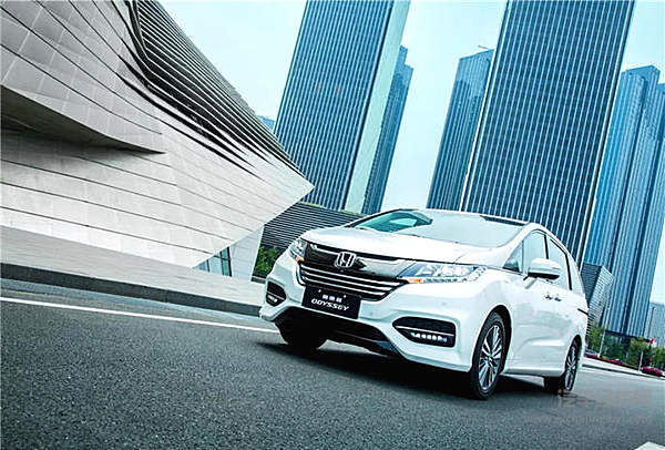 想想办法吧，爸爸！ 出去旅行怎么少得了一辆车！