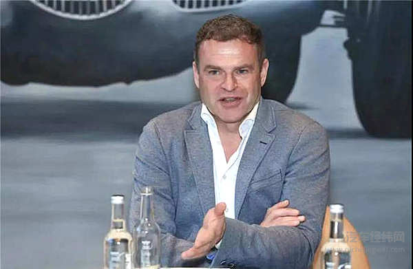 慕容涛（Tobias Moers） 