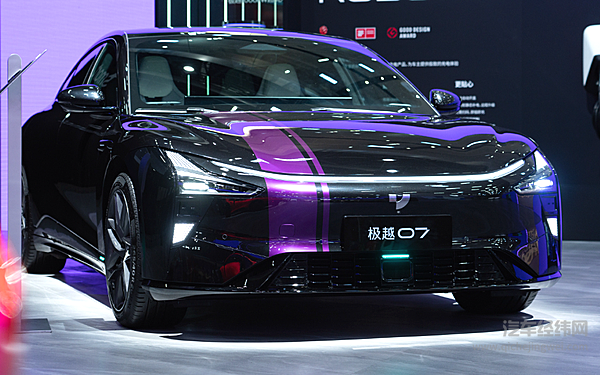 30万元内中大型纯电轿车对决 极越07与极氪001谁表现更好？