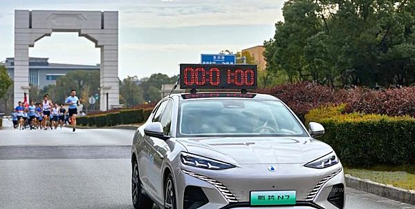 全力以赴你会超酷 比亚迪·中国青年跑第二站抵达上海交通大学