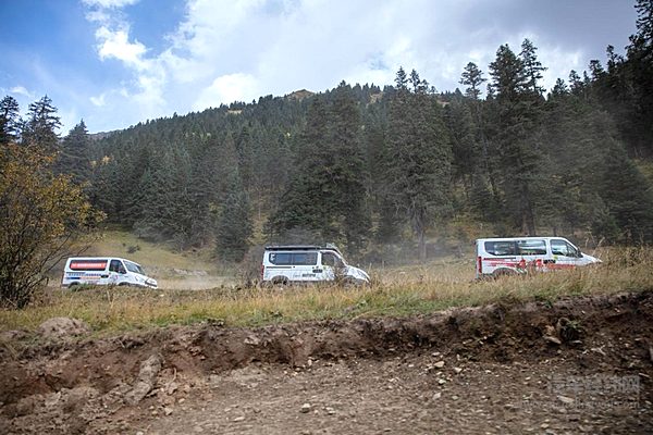 欧霸·山海硬核性能VS格聂神山云雾壮阔全景