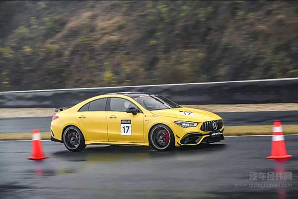 当我们迎来越来越多的6缸混动超跑时 谁杀死了V8 