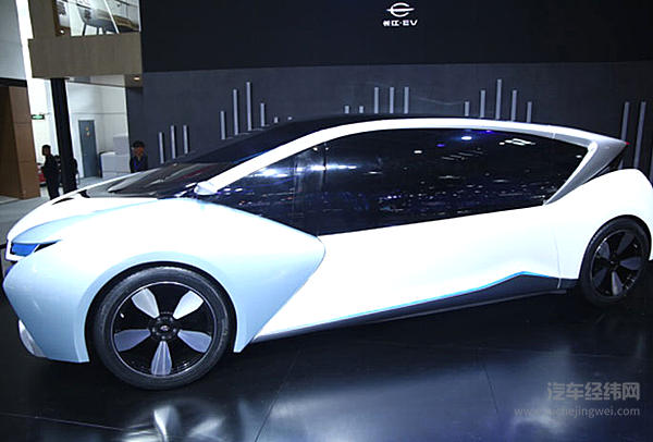 突破科技，长江汽车C级概念车惊艳亮相北京车展