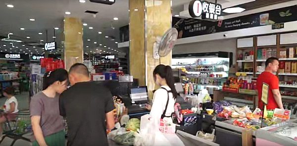 比面包车多装30%货 还省油耗！超市老板算透欧胜品价比