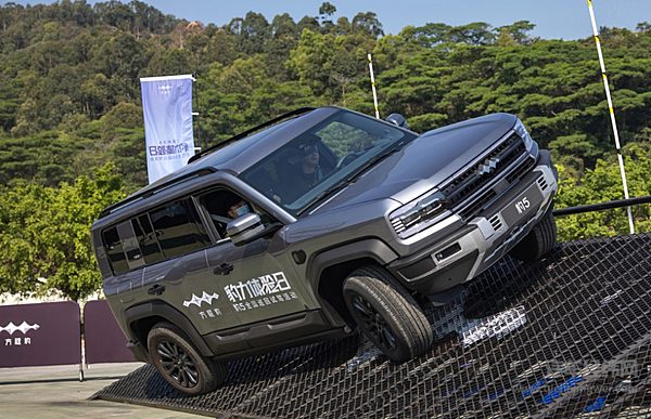 方程豹豹5和坦克400 Hi4-T谁才更懂越野？