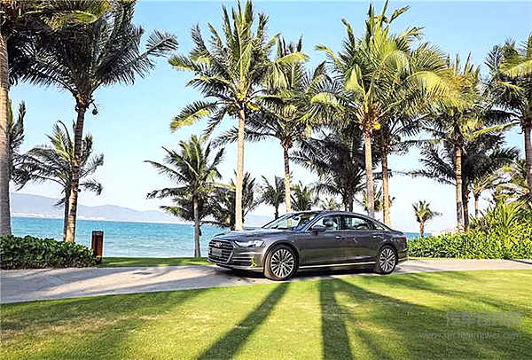 全新奥迪A8L不仅“玩灯”还“玩屏” 这是要“闪瞎”的节奏么？！