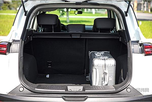 江淮乘用车3.0时代首款小型SUV嘉悦X4正式上市 6.28万元起售！