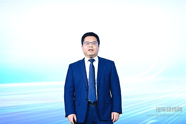 江汽集团股份公司副总经理、技术中心主任宋华发表主题演讲