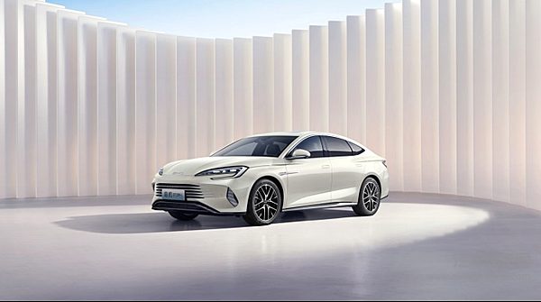 双豹齐发 比亚迪2025款海豹售17.58万元起、海豹07DM-i售13.98万元起