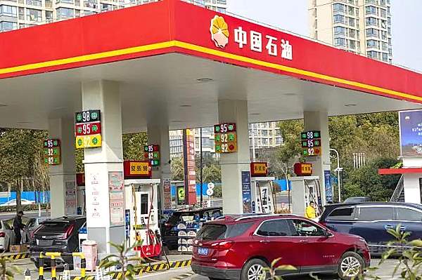 大幅下调 油价要跌到底了？