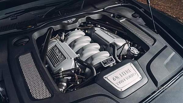 当我们迎来越来越多的6缸混动超跑时 谁杀死了V8 