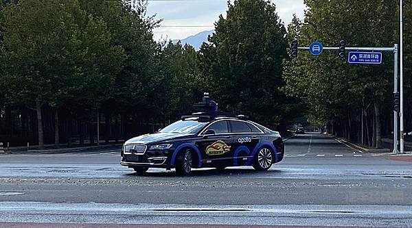 抢先体验北京无人出租车！ 两小时接7单