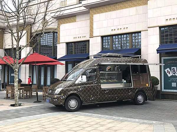 地摊经济走红 看似零门槛但其实也有专业要求！