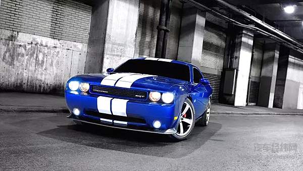 道奇 Challenger SRT8 2011