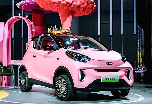 女性消费走向硬核 电动汽车却越来越“粉红”