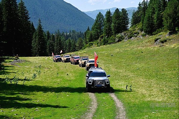 循李娟笔迹，驭悍途PHEV闯阿勒泰：在“神的自留地”书写越野新章