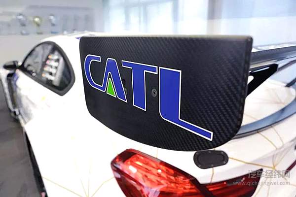 中国新能源汽车野史：说变道超车的人 你们都错了！