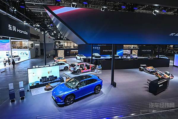 上海车展 东风汽车合资品牌上演“智电加速度”